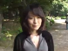 【】細身で美乳な三十路セレブ妻